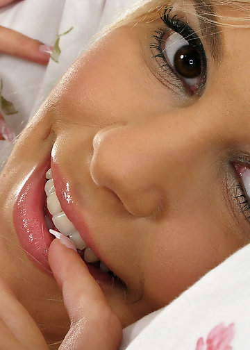 Platinum blonde decided to pamper ass with a small vibrator after class