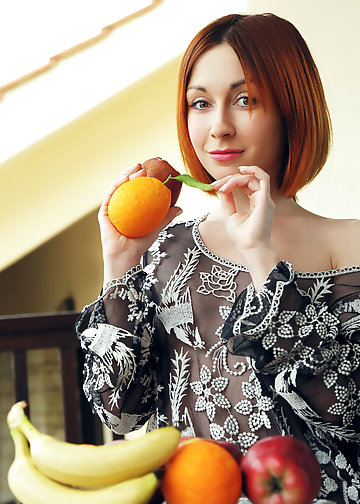 Redhead is eager to take her gorgeous dress off outdoors