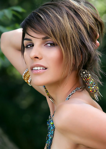 Slim brunette spreads her legs outdoors for naughty closeups