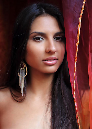 Raven-haired princess with untanned boobs and pussy is totally amazing