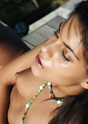 Amazing pics of tanned naked girl posing completely naked under the sun