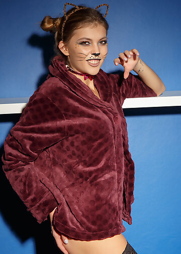 Halloween sexy kitty - Part One - I want milk