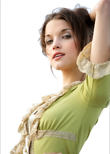 Outdoor pictures of enticing babe posing naked in the fresh air