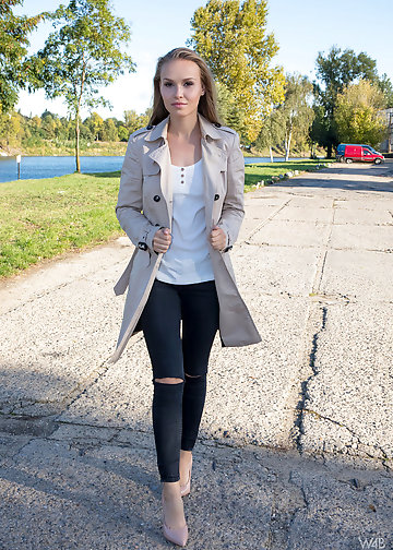 Exhibitionist shows her nude body from under a trench coat