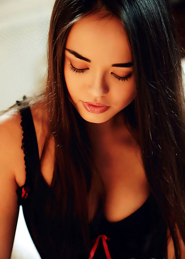 Brunette beauty doesn't want to keep the sexy lingerie on