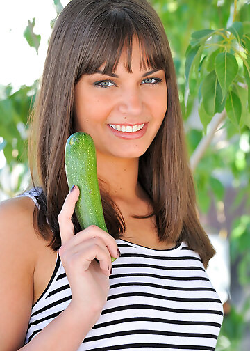 Nasty outdoor flashing of nude assets