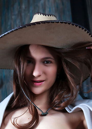 Afina in the Brunette in a Hat