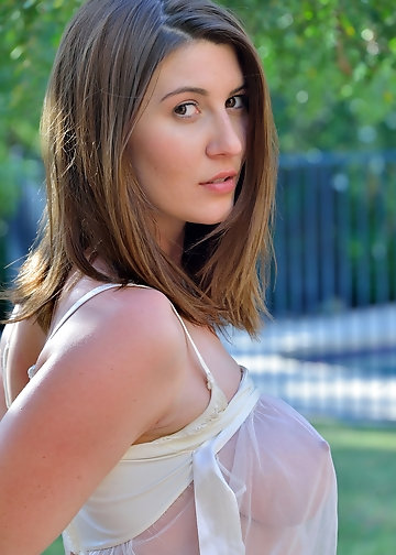 Hottie gets naked and teases herself with a cucumber