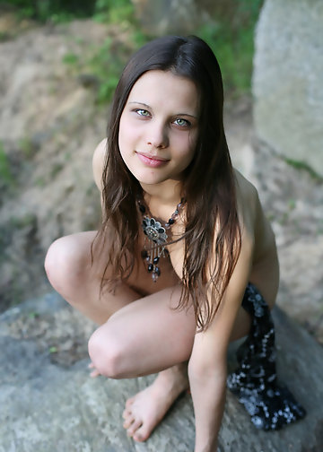 Beauty with blue eyes reveals her ass while being outside