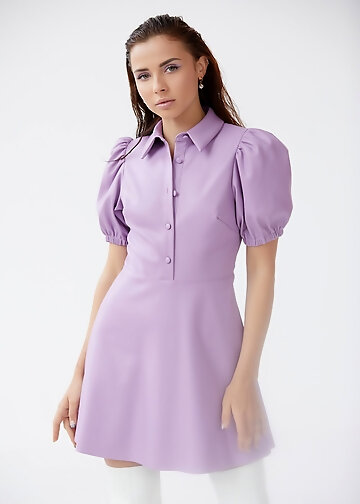 Dazzling model provocatively undresses in the spacious studio