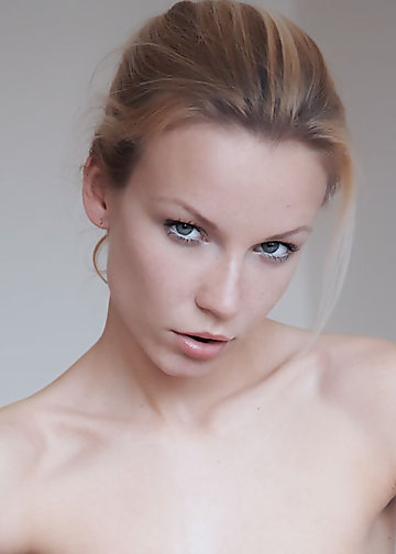 Awesome pics of nude girl with small tits and trimmed pussy