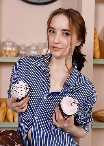 Polly Yangs sexually attractive confectionery saleswoman