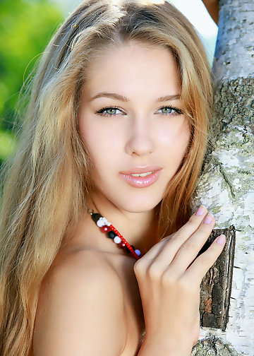 Pale-skinned female with beautiful green eyes in lovely nudes photos