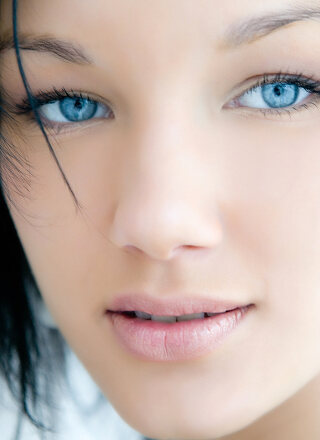 Loreen A in the A beautiful woman with black hair and blue eyes demonstrates sweet outie vagina and trimmed pubis - photo preview 04