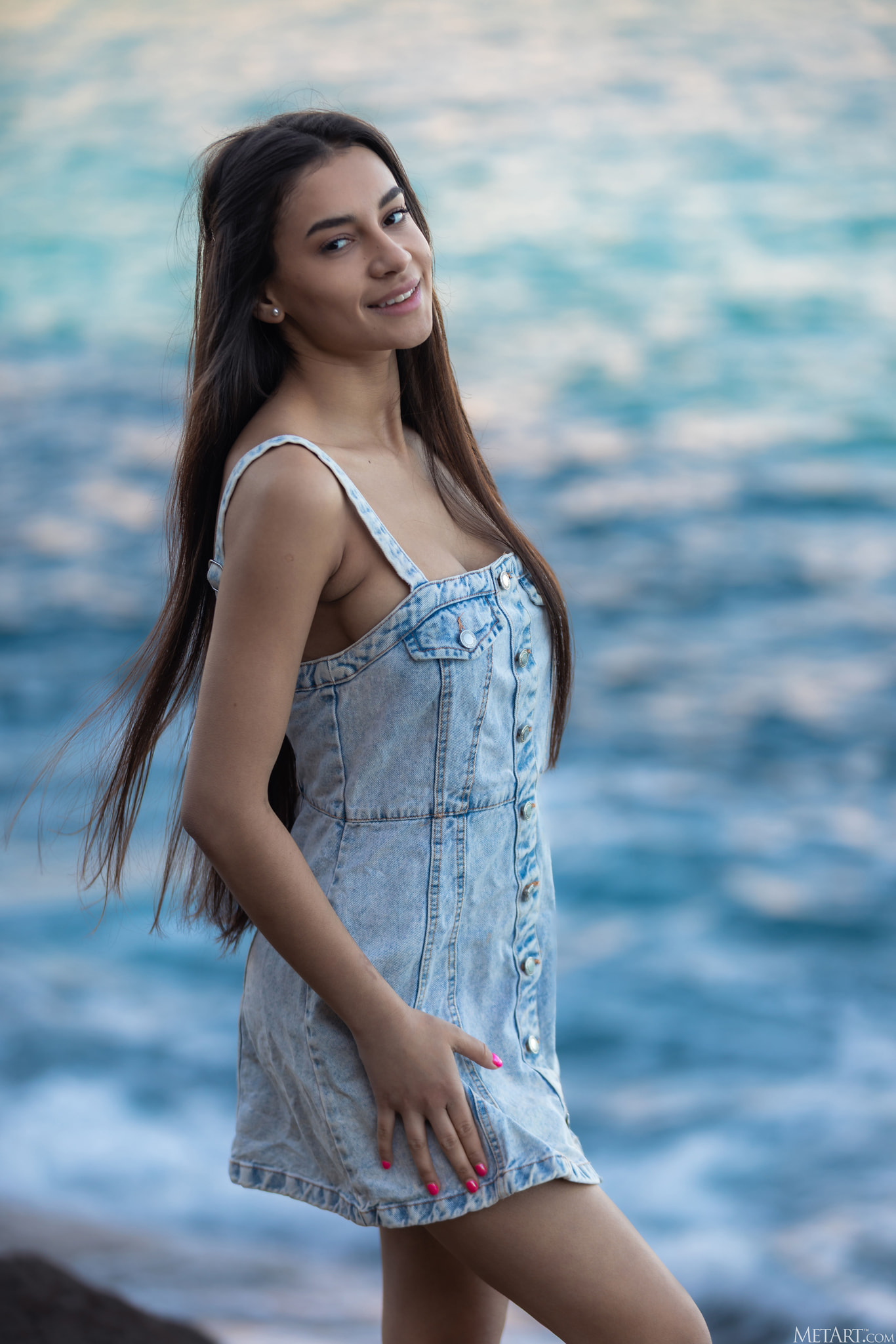Vanessa Alessia in the Surfside Stare - full photo 02
